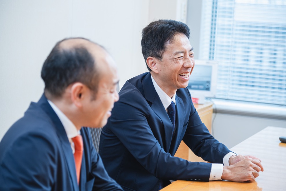 採択後の支援について意見を交わす糸谷さまと小林卓矢